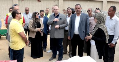 محافظ بنى سويف يتفقد مشروعات حياة كريمة بقرية جبل النور 