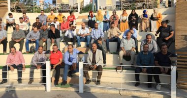 أهالى سوهاج يتابعون المؤتمر الاقتصادى على شاشة العرض بالمسرح الرومانى.. صور