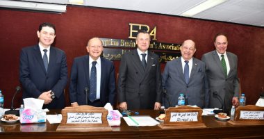 وزير السياحة والآثار يستعرض المحاور الرئيسية لمسودة الاستراتيجية الوطنية للسياحة