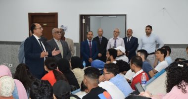 رئيس جامعة حلوان يتابع انتظام الدراسة بالجامعة الأهلية.. صور