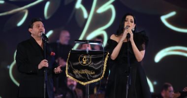 هانى شاكر يقدم نانسى جمال موهبة جديدة فى حفل مهرجان الموسيقى العربية