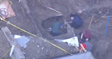 العثور على سيارة مدفونة فى فناء قصر مجرم أمريكى عمرها 30 عامًا.. صور