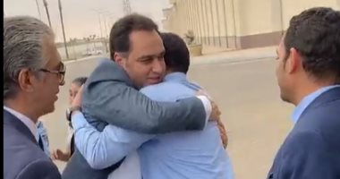 أول صور لـ زياد العليمى عقب إخلاء سبيله بعفو رئاسى