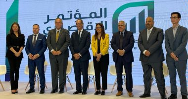 وزير الاتصالات خلال المؤتمر الاقتصادي: استثمرنا 50 مليار جنيه فى مشروعات التحول الرقمى.. وتعاقدنا مع 27 شركة محلية وعالمية متخصصة فى تصميم الإلكترونيات والبرامج المدمجة للتواجد بمدينة المعرفة بالعاصمة الإدارية
