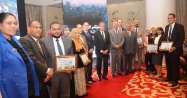 قبل قمة المناخ.. تفاصيل 6 مشروعات ذكية خضراء بالقليوبية فازت بالمركز الأول من بين 321 مشروعا.. "الزراعة النظيفة" لمواجهة التغيرات المناخية.. و"نقل التربة" لتخفيض استهلاك الطاقة بتطبيق إلكتروني.. صور