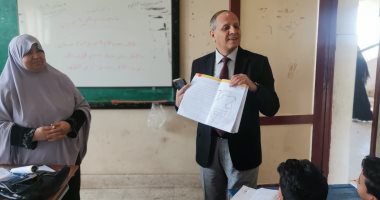 وكيل تعليم كفر الشيخ يتفقد المدارس ويقرر إحالة أمينى معمل للتحقيق.. صور