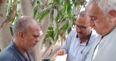 تكثيف المرور على مصايد ذبابة الفاكهة والخوخ الفرمونية بالقنطرة شرق