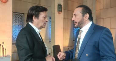 على الحجار ومحمد الحلو يلتقيان بالأحضان خلال مشاركتهما بمهرجان الموسيقى العربية