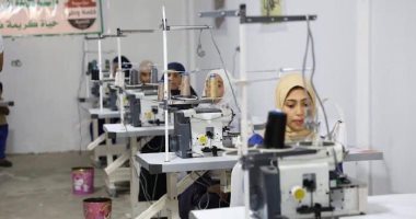 "حياة كريمة" تجهز مركزا فنيا لتدريب الفتيات على الخياطة بالجيزة.. فيديو