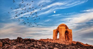 "قبة الهوا" شاهدة على تاريخ العمارة الحربية فى أسوان.. تميز المدينة السياحية وموقعها البارز يجعلها مزاراً للتصوير.. وباحث أثرى يؤكد: تعود للقرن الرابع الهجرى وتم استخدامها عسكريا لحماية البلاد.. صور