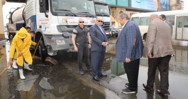 محافظ القاهرة يتابع رفع تراكمات مياه الأمطار بعدة أحياء