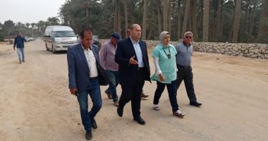 نائب محافظ الجيزة يتابع ميدانيا مشروعات تطوير الطرق بالبدرشين.. صور