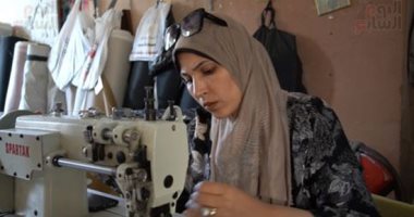 كيف رسمت القروض الصغيرة مستقبلا واعدا لأبناء بورسعيد.. "السيدة حبيش" من عاملة بمصنع لصاحبة ورشة.. وبنت المحافظة الباسلة بدأت بماكينة واحدة واليوم توزع بالمحافظات.. وتؤكد: وفرت لى حياة كريمة.. فيديو وصور