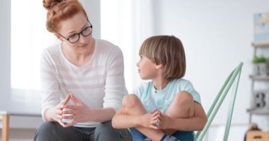 أخلاقنا الجميلة.. كيف تعلم طفلك تجنب النفاق فى معاملاته اليومية؟