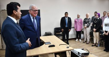 وزير الشباب يتفقد فعاليات برنامج "تنموى" ويشهد جلسة حول القضايا العالمية