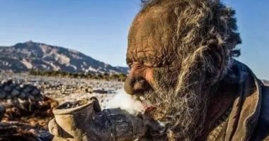لم يستحم منذ 50 عاماً خوفا من المرض.. وفاة إيراني بعد شهر من استحمامه