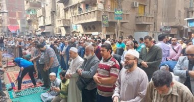 الآلاف ينتظرون وصول جثامين 10 من أسرة واحدة لقوا حتفهم بحادث طريق جمصة.. صور