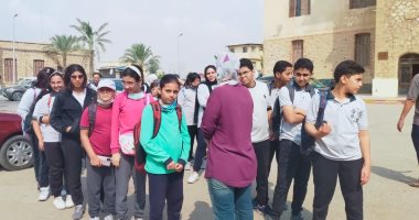 كسوف الشمس.. توافد تلاميذ المدارس على مرصد حلوان لرصد الظاهرة.. صور 
