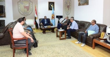 رئيس جامعة سوهاج يعقد اجتماعا لمتابعة المشروعات الجارى تنفيذها