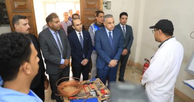 محافظ سوهاج يتفقد فعاليات المبادرة الوطنية لتطوير الصناعة "ابدأ".. صور