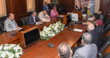 محافظ الإسكندرية يلتقى بعض ملاك مدينة 6 أكتوبر ويستمتع لشكواهم