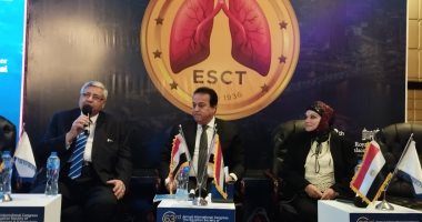 عوض تاج الدين يطالب بتحويل مستشفى صدر العباسية لأكبر مركز فى الشرق الأوسط