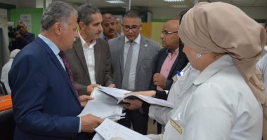 محافظ الغربية يتفقد العمل بالعيادات المسائية لفرع التأمين الصحى