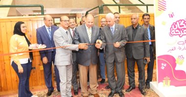 محافظ أسيوط ورئيس الجامعة يشهدان انطلاق أعمال مبادرة "دكان الفرحة".. صور