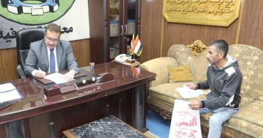 محافظ المنوفية يواصل سلسلة لقاءاته بالمواطنين ويوجه الجهات المختصة بحل شكواهم