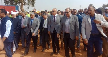 وزير الرى ومحافظ أسيوط يشهدان بدء إحلال وتجديد قناطر ديروط الجديدة