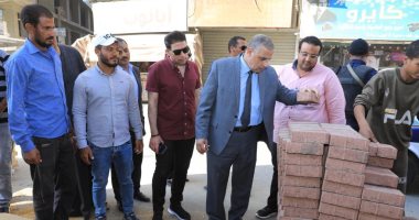 محافظ سوهاج يتفقد أعمال الرصف بطريق "الطواحين" بأخميم.. صور