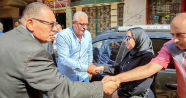 محافظ الشرقية يقدم واجب العزاء لنائبته فى وفاة والد زوجها