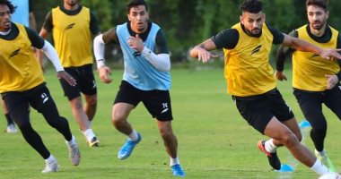 إيهاب جلال يطمئن على جاهزية لاعبي المصري قبل مواجهة إنبي.. صور
