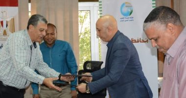 مياه الشرب وتعليم أسوان يوقعان بروتوكول تعاون فى مجال التوعية المائية المدرسية.. صور