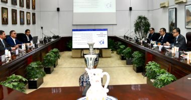 وزير السياحة والآثار يعقد اجتماعا مع الرئيس التنفيذي للهيئة العامة للاستثمار