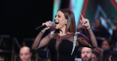 كارول سماحة تفتتح حفل مهرجان الموسيقى العربية بأغنية "أجازة".. صور