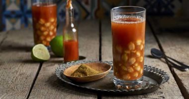طريقة عمل شوربة الحمص بالكمون والليمون.. تدفي وتغذي