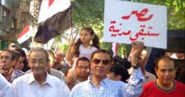بهاء طاهر الثائر بكامل أناقته.. صور