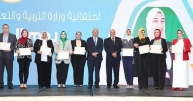 معلمة بـ"تعليم القليوبية" تفوز بجائزة المعلم المتميز خلال احتفالية "يوم المعلم"