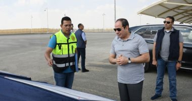 الرئيس السيسي يتفقد مدينة السيارات ويوجه بتزويدها بالمرافق العامة بكافة أنواعها.. المتحدث باسم الرئاسة: المدينة تقع على مساحة 57 فدانًا ولها 10 بوابات.. وتسع 4000 سيارة ومزودة ببنية نظم ومعلومات متكاملة.. صور
