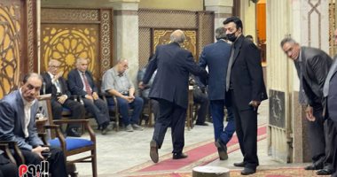 رئيس جامعة القاهرة ومحمود مسلم يقدمان العزاء فى الراحل الدكتور محمود علم الدين