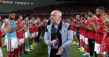 ممر شرفى من الأهلى للاعبى الزمالك بعد التتويج بلقب السوبر.. فيديو