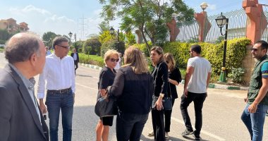 وزيرة الثقافة تشارك فى تشييع جثمان الأديب الكبير بهاء طاهر.. صور