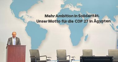سفير مصر ببرلين يطرح أولويات الرئاسة المصرية لمؤتمر COP27