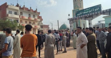 تشييع جنازة شاب قتل على أيدى جيرانه فى مشاجرة بالشرقية.. صور
