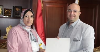 محافظ بني سويف يكرم أعضاء اللجنة التنفيذية لمبادرة المشروعات الخضراء الذكية