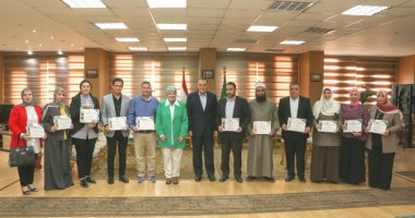 محافظ الشرقية يسلم 14 متدربا شهادات اجتياز دورة تدريبية بتنمية الموارد البشرية