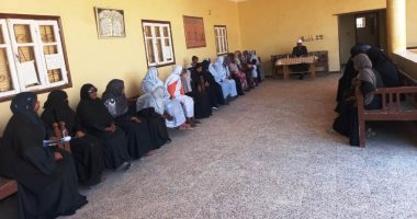 "القومى للمرأة" بأسوان يواصل تنظيم 17 جلسة دوار فى قرى حياة كريمة بأسوان