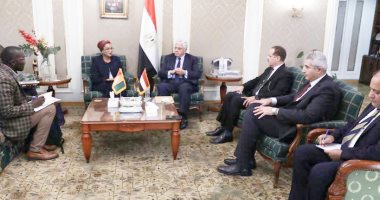 وزير التعليم العالى يلتقى نظيرته بغينيا لبحث آليات التعاون بين البلدين