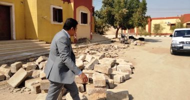 بدء أعمال تطوير ورفع كفاءة قريتى النسيج اليدوى بحى الكوثر في سوهاج.. صور